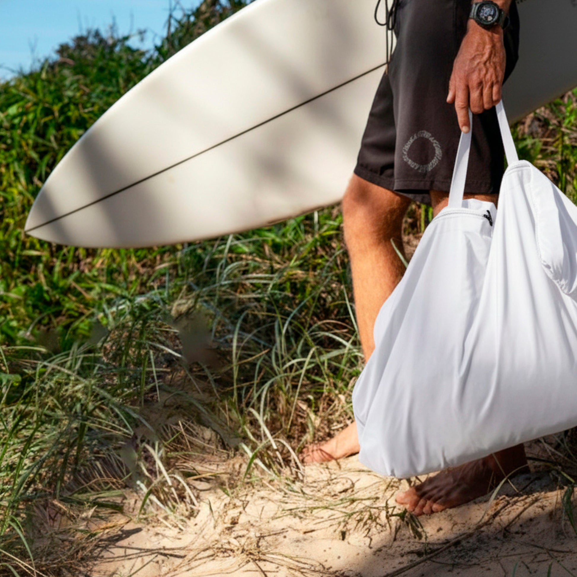 LAtina Beach Poncho Bag towel white